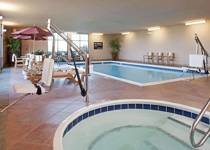 Hampton & Moline-quad Int'l Aprt 3* Moline