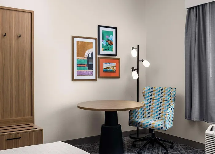 Hampton & Moline-quad Int'l Aprt 3*