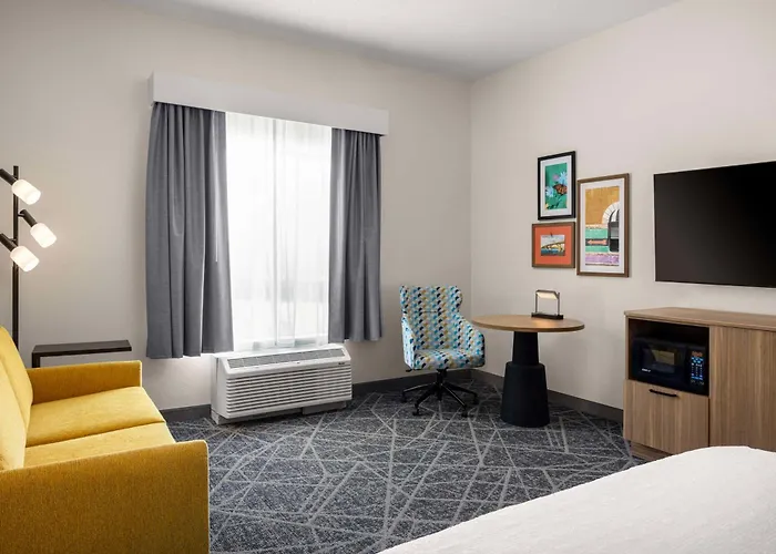 Hampton & Moline-quad Int'l Aprt Hotel 3*