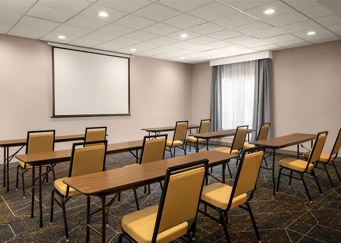 Hampton & Moline-quad Int'l Aprt Hotel Moline