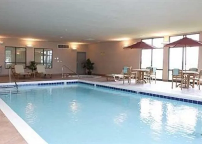 Hampton & Moline-quad Int'l Aprt Hotel