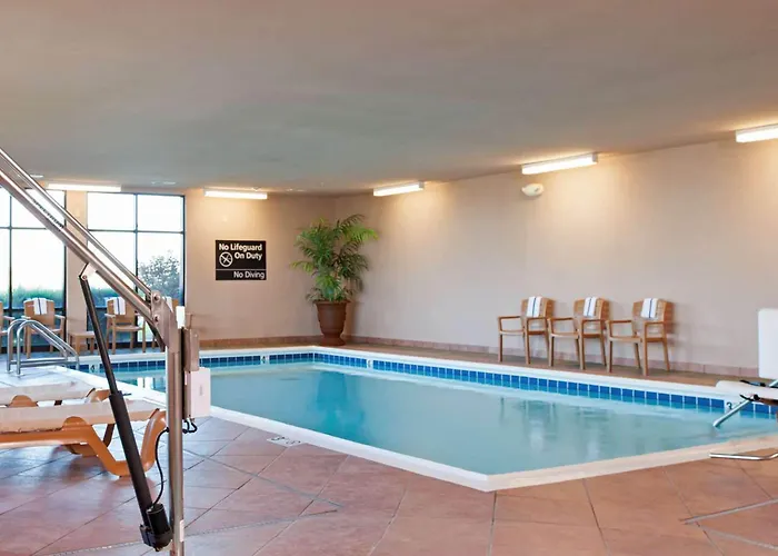 Hampton & Moline-quad Int'l Aprt Hotel