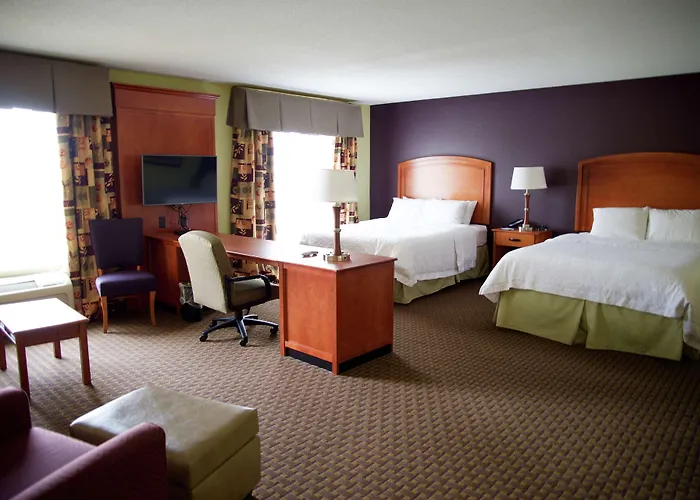 Hampton & Moline-quad Int'l Aprt 3*