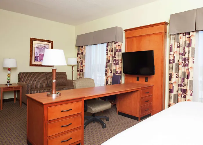 Hampton & Moline-quad Int'l Aprt 3* Moline