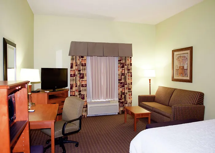 Hampton & Moline-quad Int'l Aprt Hotel
