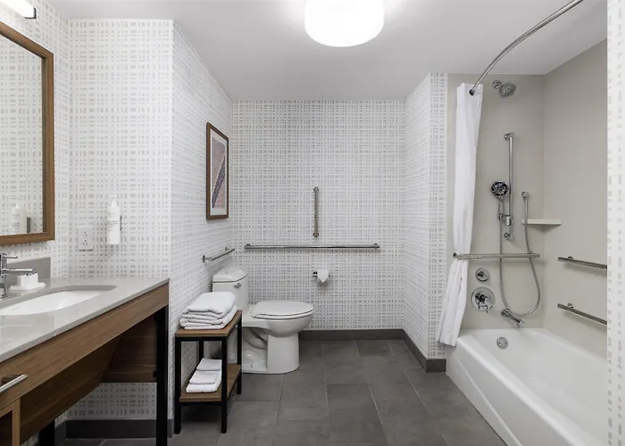 Hampton & Moline-quad Int'l Aprt Hotel