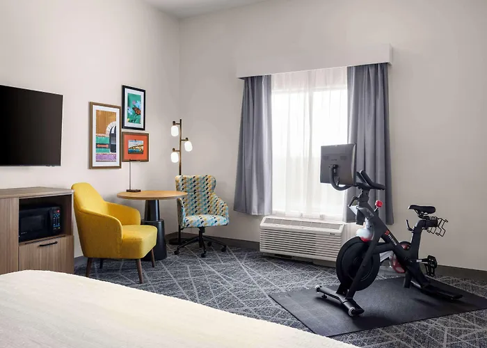Hampton & Moline-quad Int'l Aprt 3*
