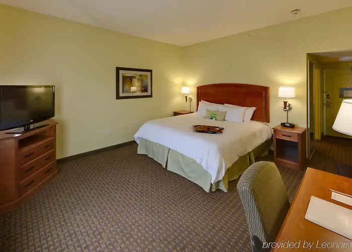 Hampton & Moline-quad Int'l Aprt 3* Moline