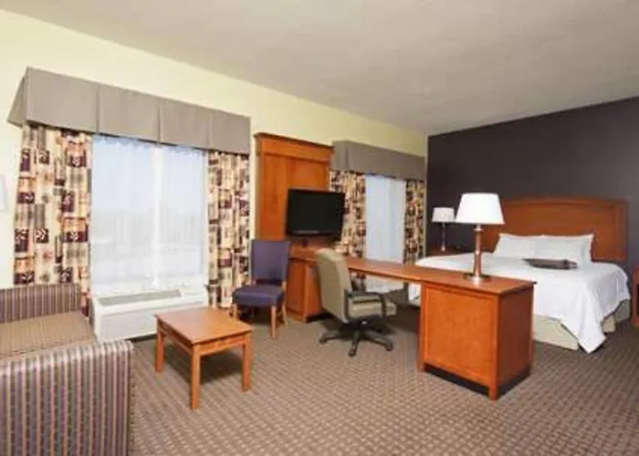 Hampton & Moline-quad Int'l Aprt 3* Moline