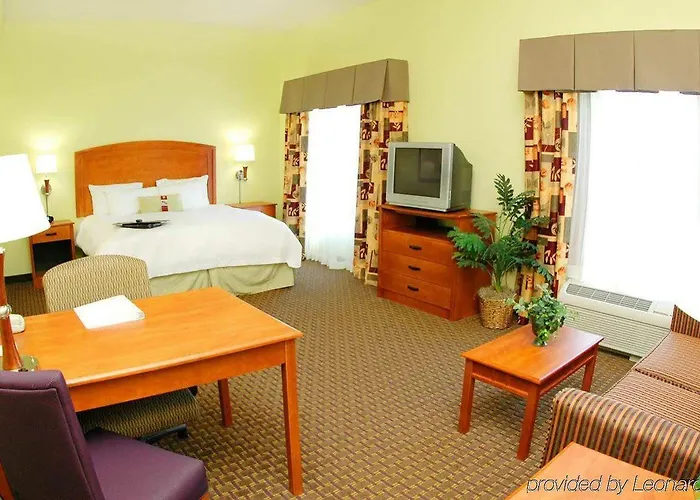 Hampton & Moline-quad Int'l Aprt 3*